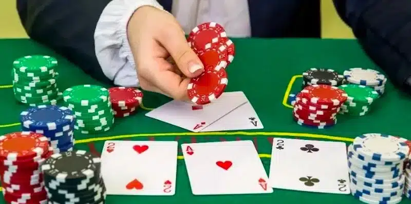 Poker là gì? Giải thích đầy đủ và dễ hiểu cho người mới